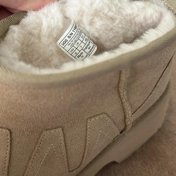 UGG® Ultra Mini New Heights Sunwave Color:
Mustard Seed (Women's) SZ 9 $179! - Picture 9 of 9